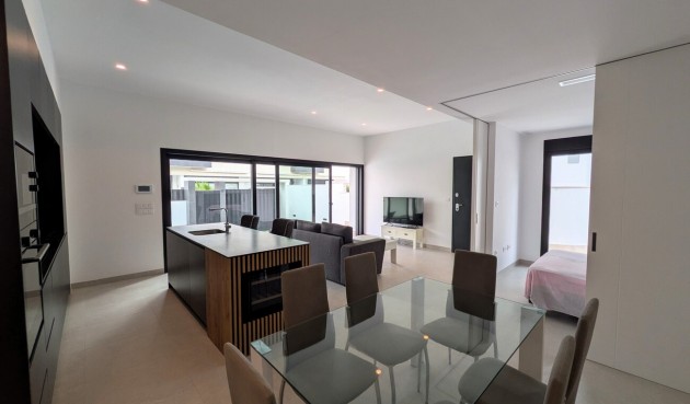 Resale - Bungalow -
Pilar de la Horadada - Costa Blanca