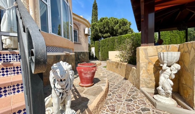 Resale - Villa -
El Chaparral - Inland