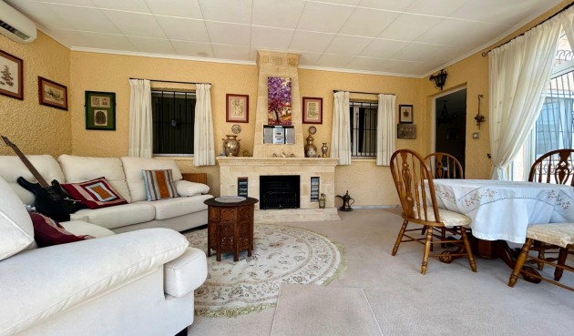 Resale - Villa -
El Chaparral - Inland