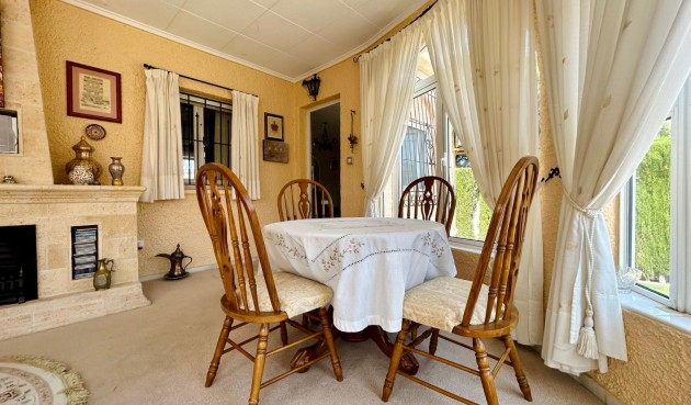 Resale - Villa -
El Chaparral - Inland