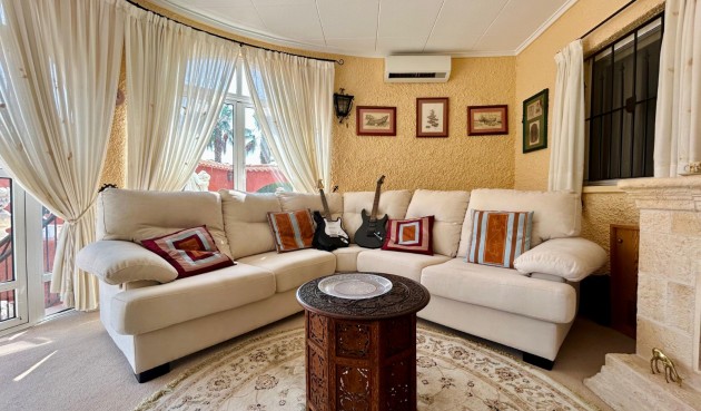 Resale - Villa -
El Chaparral - Inland