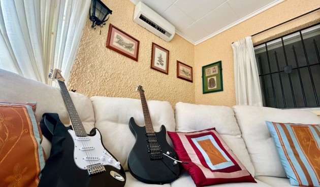 Resale - Villa -
El Chaparral - Inland