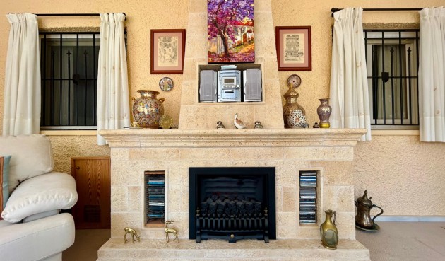 Resale - Villa -
El Chaparral - Inland