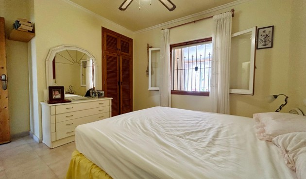 Resale - Villa -
El Chaparral - Inland