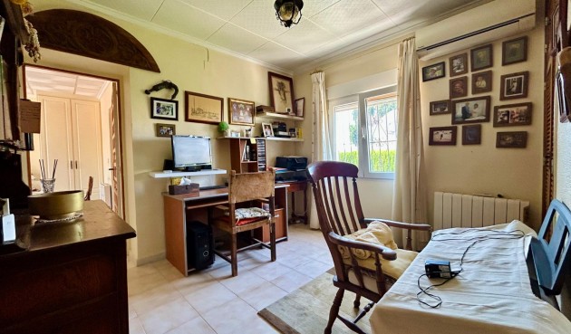 Resale - Villa -
El Chaparral - Inland