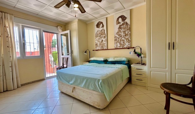 Resale - Villa -
El Chaparral - Inland