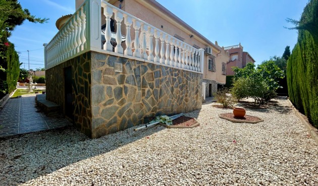 Resale - Villa -
El Chaparral - Inland