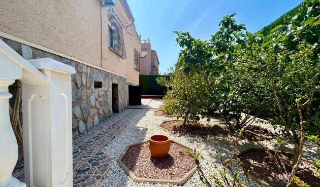 Resale - Villa -
El Chaparral - Inland