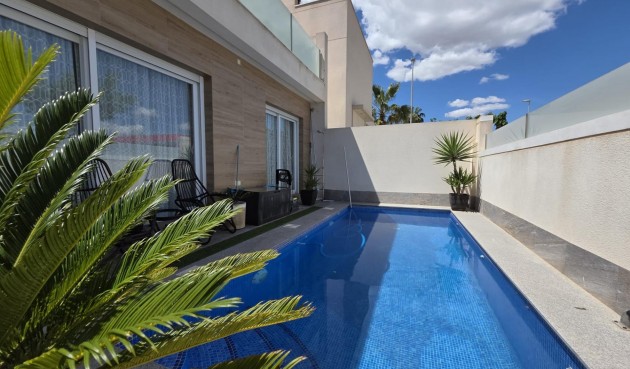 Resale - Villa -
Pilar de la Horadada - Zona Pueblo