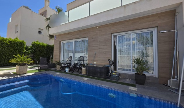 Resale - Villa -
Pilar de la Horadada - Zona Pueblo