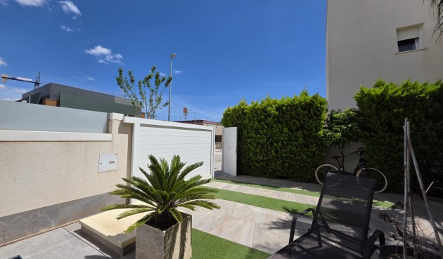 Resale - Villa -
Pilar de la Horadada - Zona Pueblo