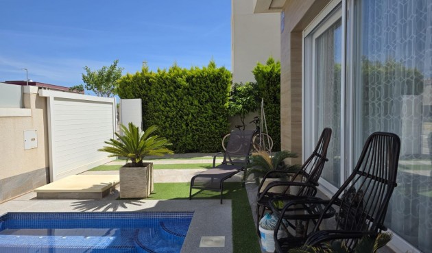 Resale - Villa -
Pilar de la Horadada - Zona Pueblo