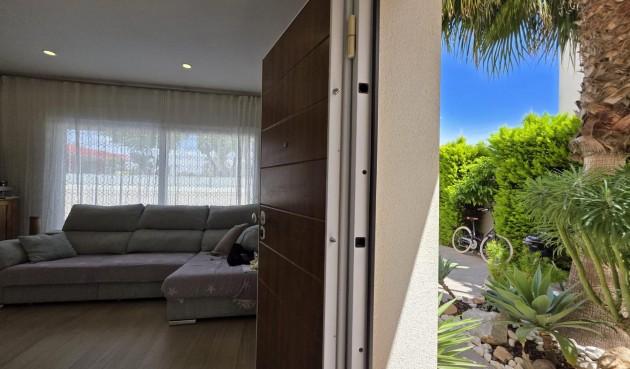 Resale - Villa -
Pilar de la Horadada - Zona Pueblo