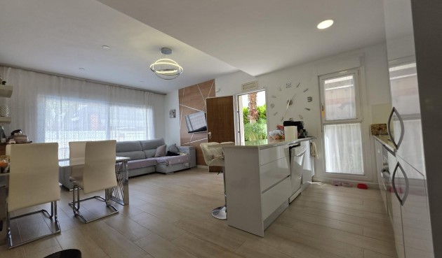 Resale - Villa -
Pilar de la Horadada - Zona Pueblo