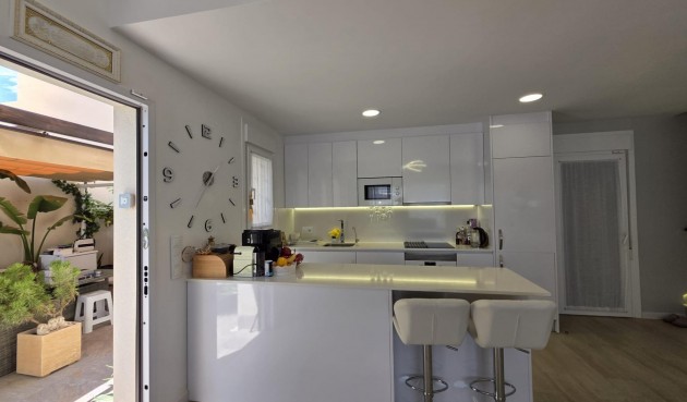 Resale - Villa -
Pilar de la Horadada - Zona Pueblo