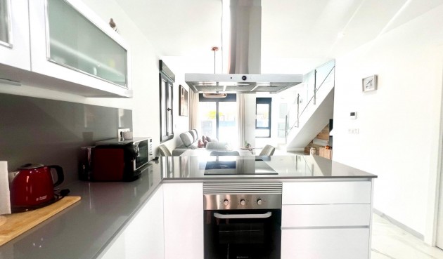 Resale - Villa -
Torrevieja - La Siesta - El Salado - Torreta