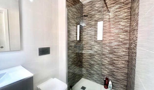 Resale - Villa -
Torrevieja - La Siesta - El Salado - Torreta