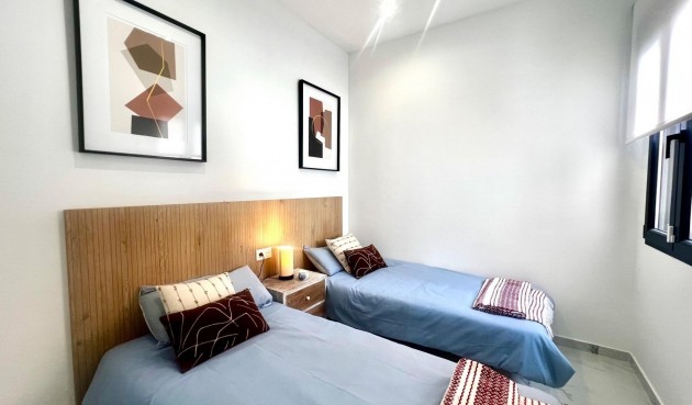 Resale - Villa -
Torrevieja - La Siesta - El Salado - Torreta