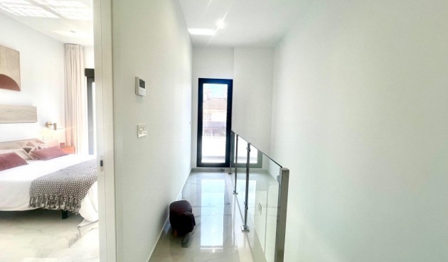 Resale - Villa -
Torrevieja - La Siesta - El Salado - Torreta