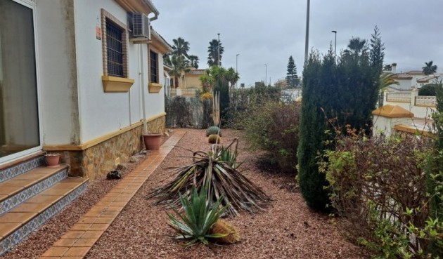 Återförsäljning - Villa -
Hondón de las Nieves - Inland