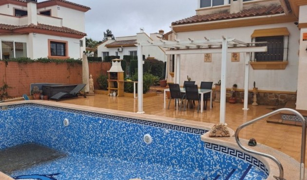 Återförsäljning - Villa -
Hondón de las Nieves - Inland