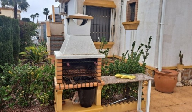 Återförsäljning - Villa -
Hondón de las Nieves - Inland