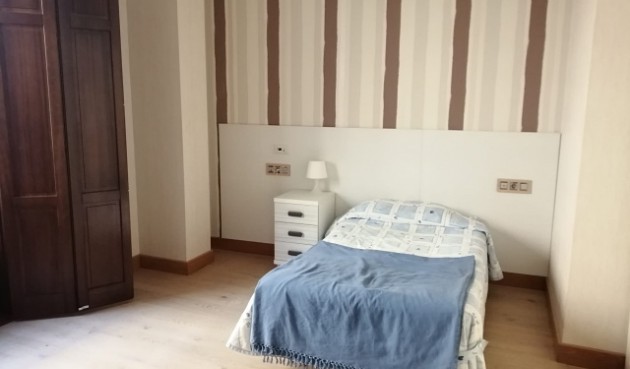 Återförsäljning - Villa -
Orihuela - Inland