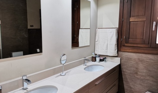 Återförsäljning - Villa -
Orihuela - Inland