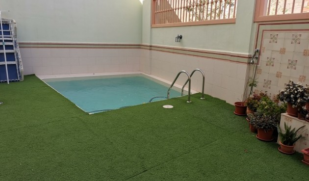 Återförsäljning - Villa -
Orihuela - Inland