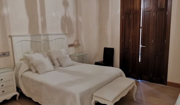 Återförsäljning - Villa -
Orihuela - Inland