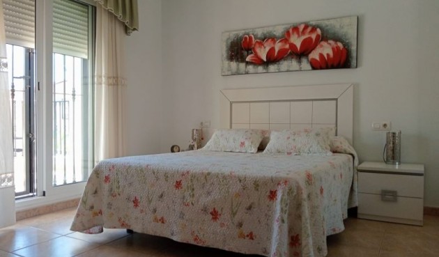 Resale - Villa -
Pilar de la Horadada - Costa Blanca