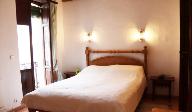 Brukt - Town House -
Castell de Castells - Inland