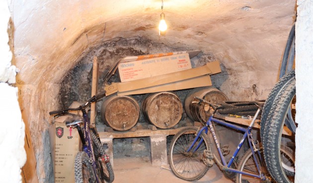 Brukt - Town House -
Castell de Castells - Inland