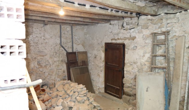 Brukt - Town House -
Castell de Castells - Inland