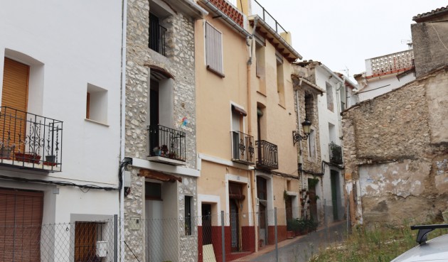 Brukt - Town House -
Castell de Castells - Inland
