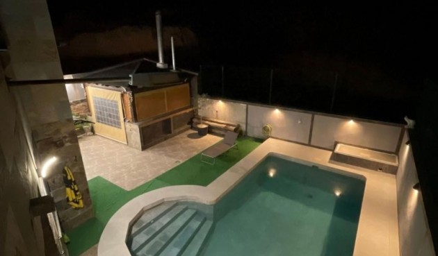 Resale - Villa -
Redován - Inland