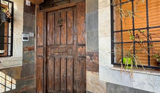 Resale - Villa -
Redován - Inland