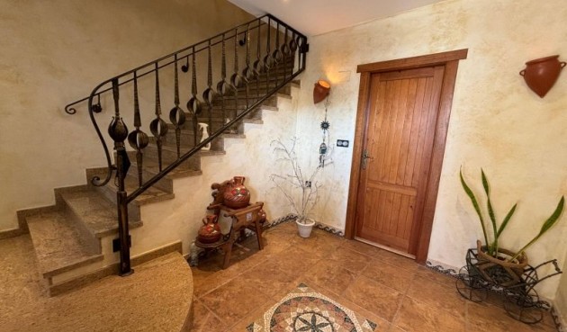 Resale - Villa -
Redován - Inland