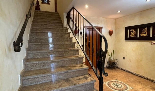 Resale - Villa -
Redován - Inland