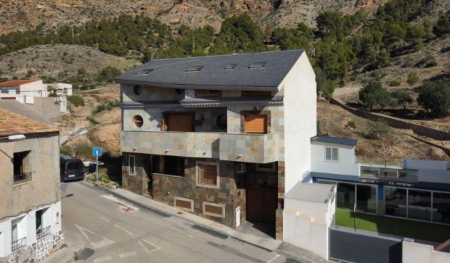 Resale - Villa -
Redován - Inland