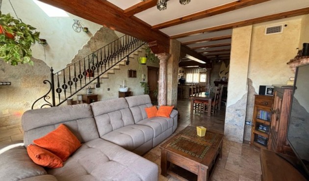 Resale - Villa -
Redován - Inland