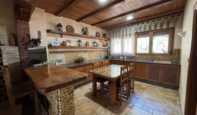 Resale - Villa -
Redován - Inland