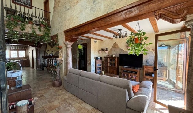 Resale - Villa -
Redován - Inland