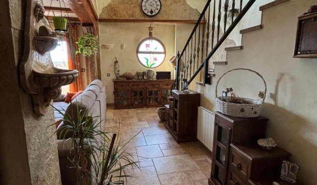 Resale - Villa -
Redován - Inland