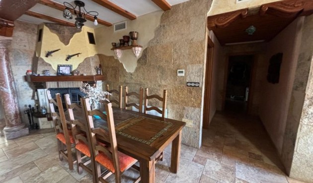 Resale - Villa -
Redován - Inland