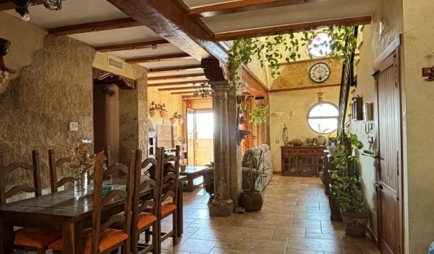 Resale - Villa -
Redován - Inland