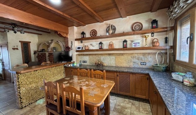 Resale - Villa -
Redován - Inland