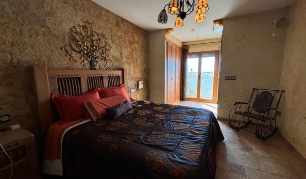 Resale - Villa -
Redován - Inland