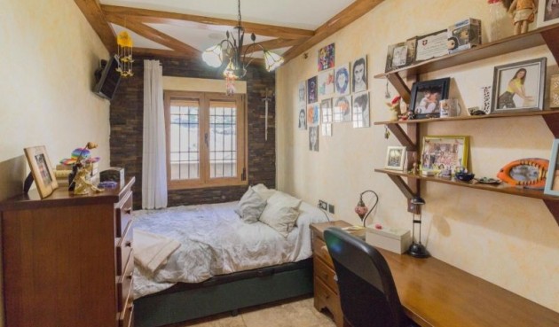 Resale - Villa -
Redován - Inland