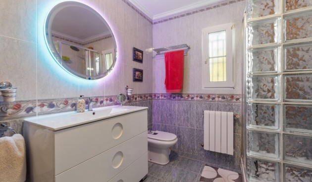 Resale - Villa -
Torrevieja - Los Balcones